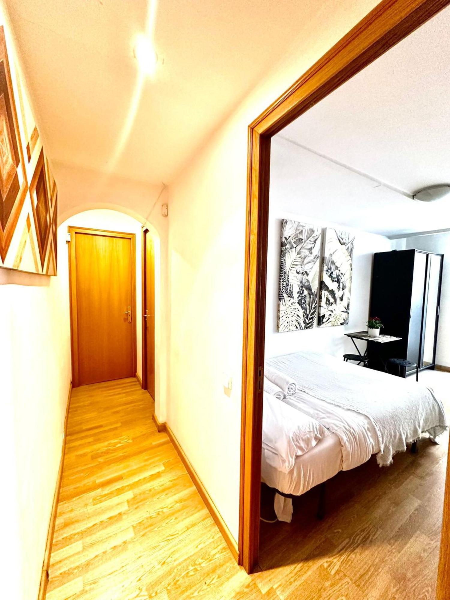 Private Rooms In City Center 바르셀로나 외부 사진