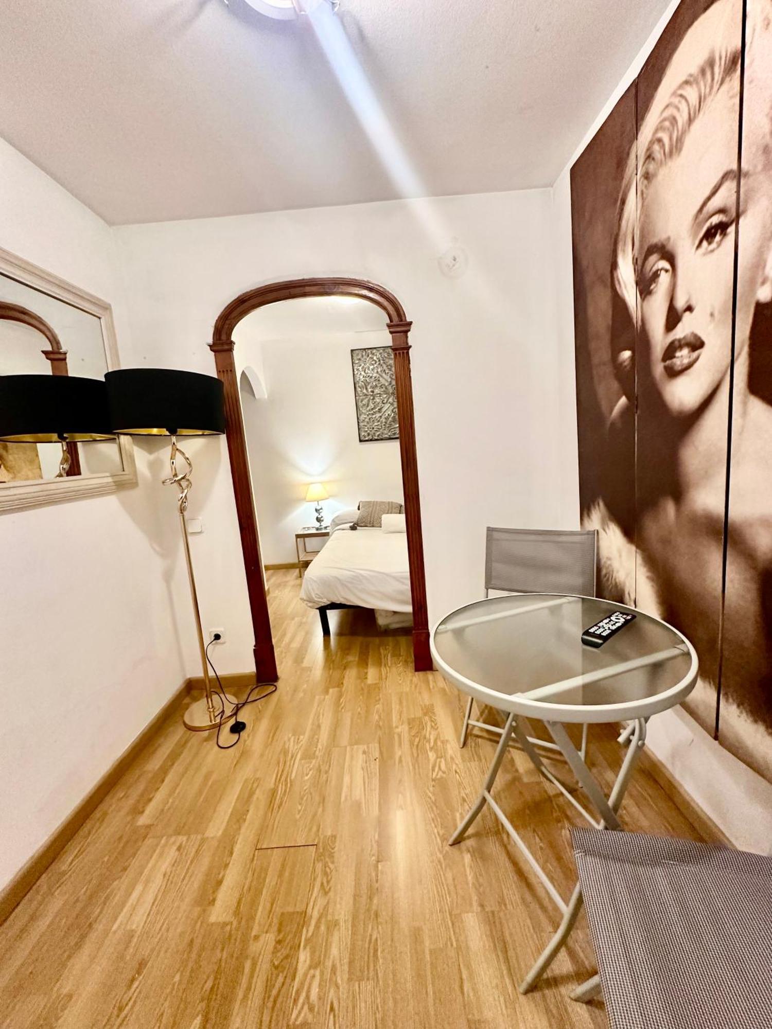 Private Rooms In City Center 바르셀로나 외부 사진